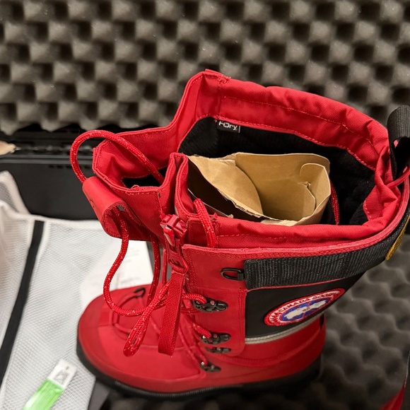 Women’s Snow Mantra Canada Goose Boots - Picture 6 of 6